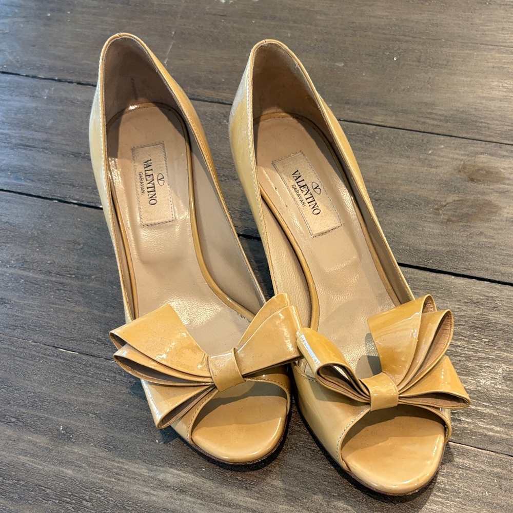 Valentino Women's Beige Bow Peep-Toe Heels